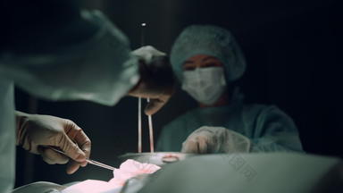 特写镜头外科手术手医疗仪器操作医院病房